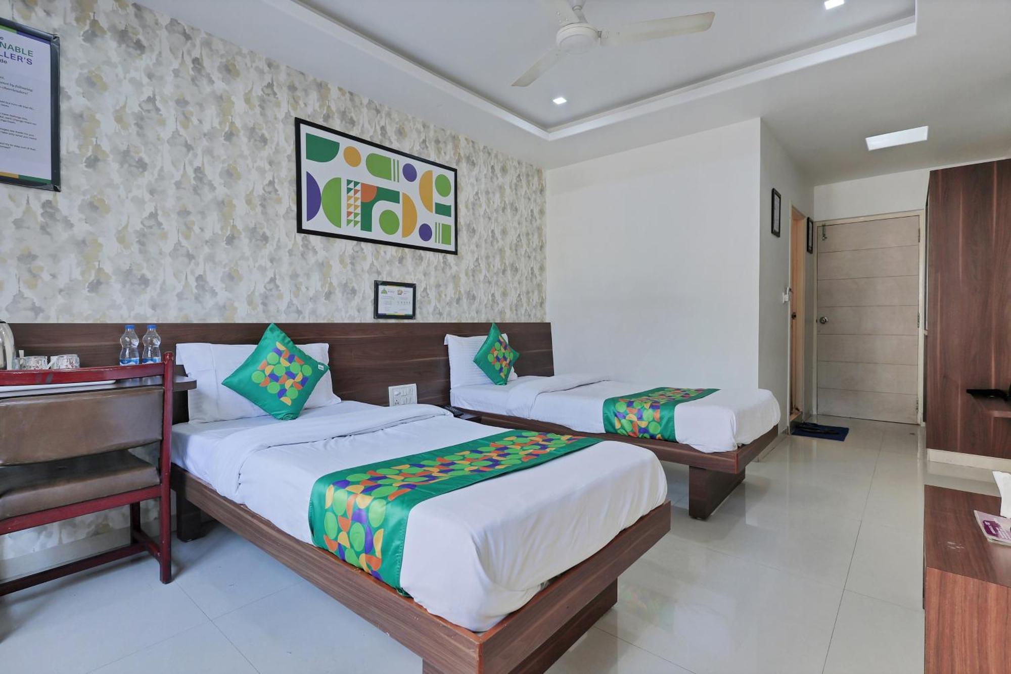 Hotel Treebo Rvg Vadodara Exterior foto
