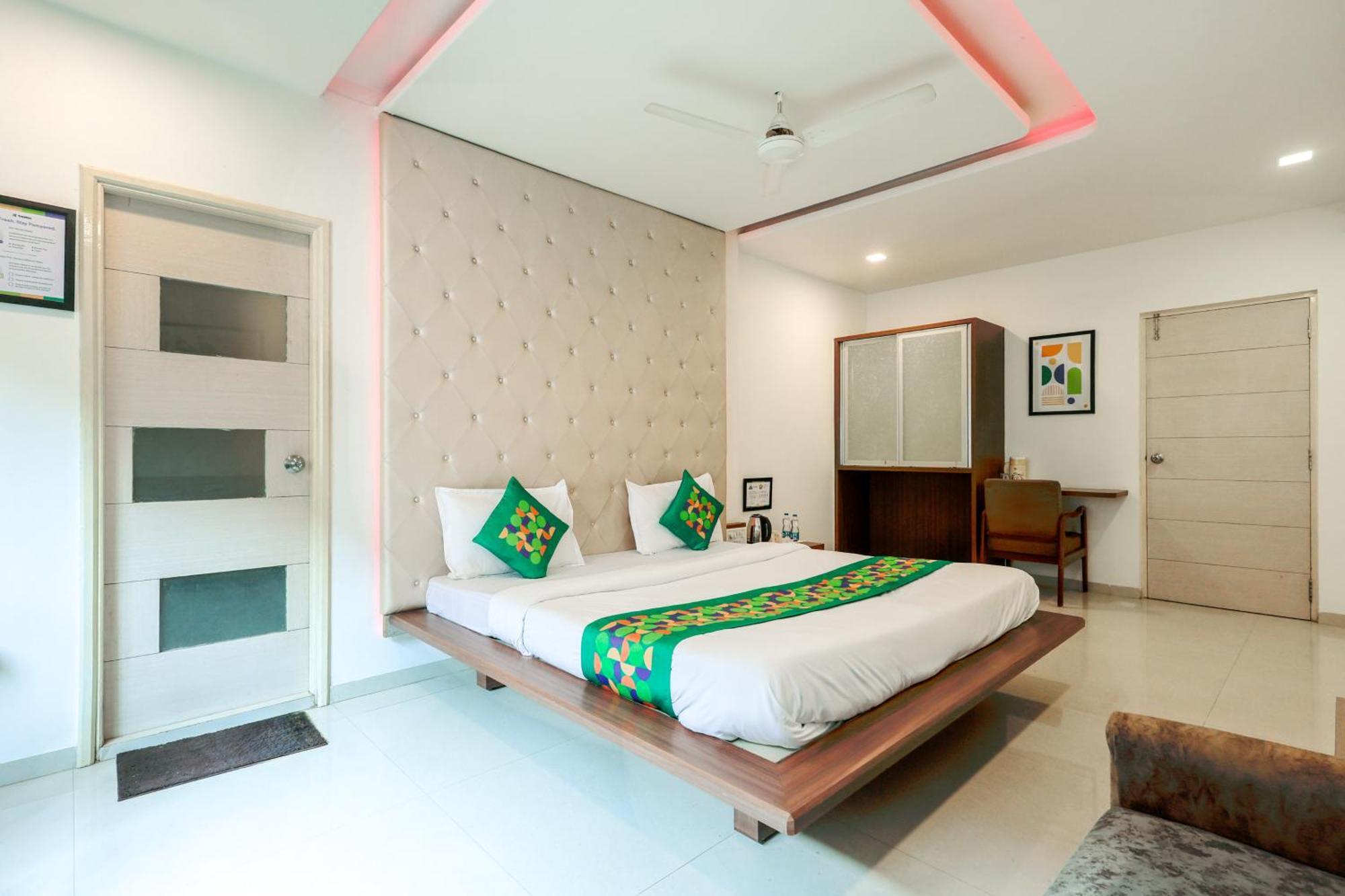 Hotel Treebo Rvg Vadodara Exterior foto