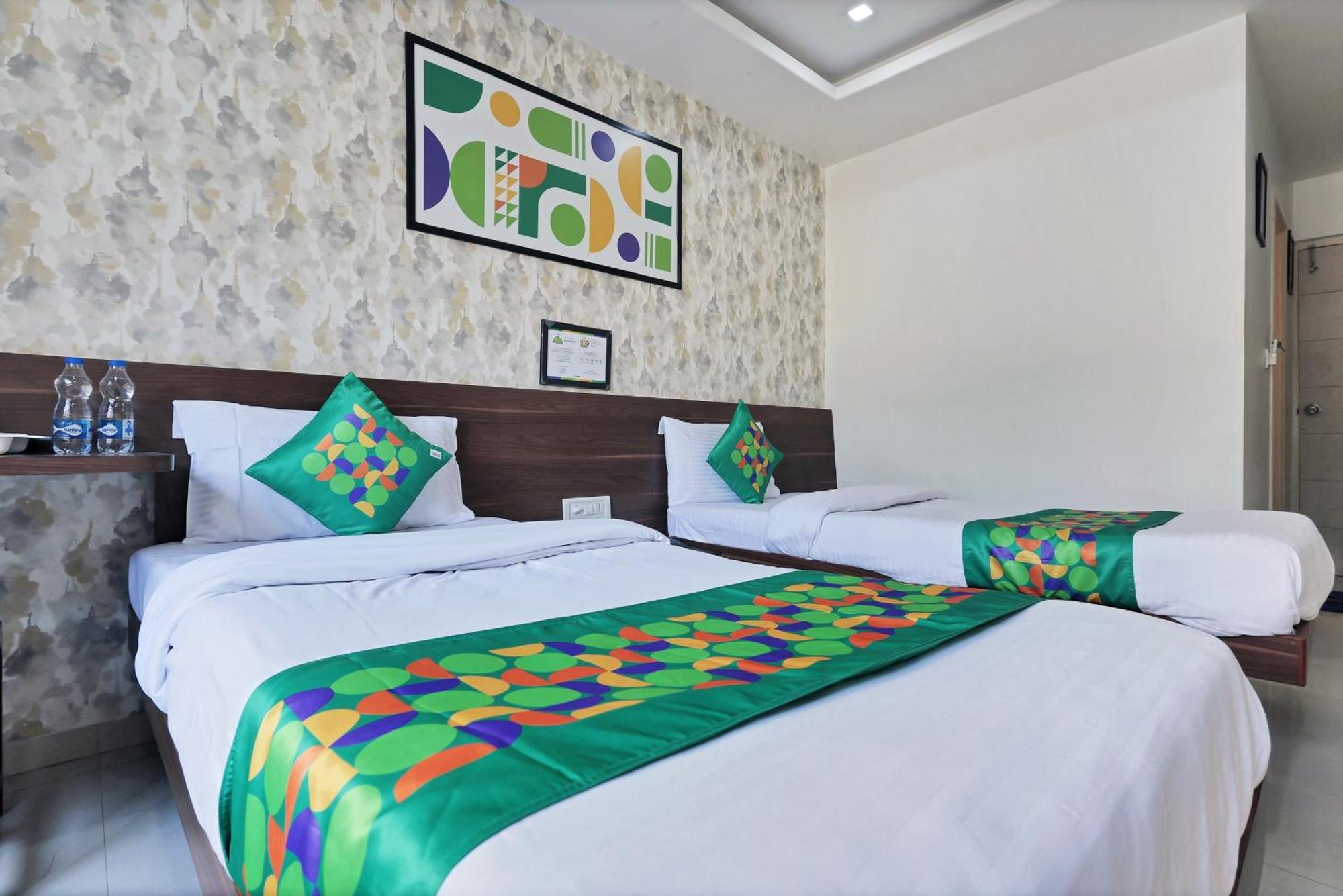 Hotel Treebo Rvg Vadodara Exterior foto