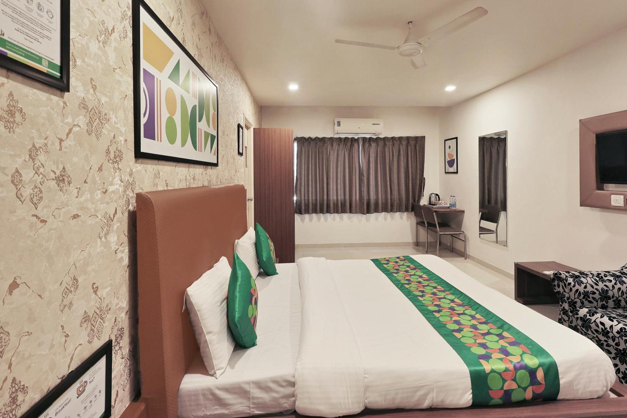 Hotel Treebo Rvg Vadodara Exterior foto